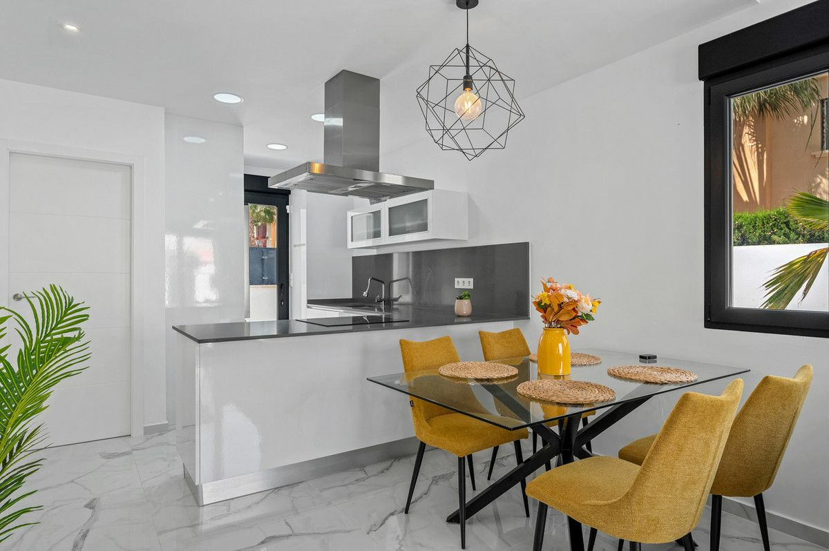 3-bedroom Villa In Torrevieja, Spain (105 M²)