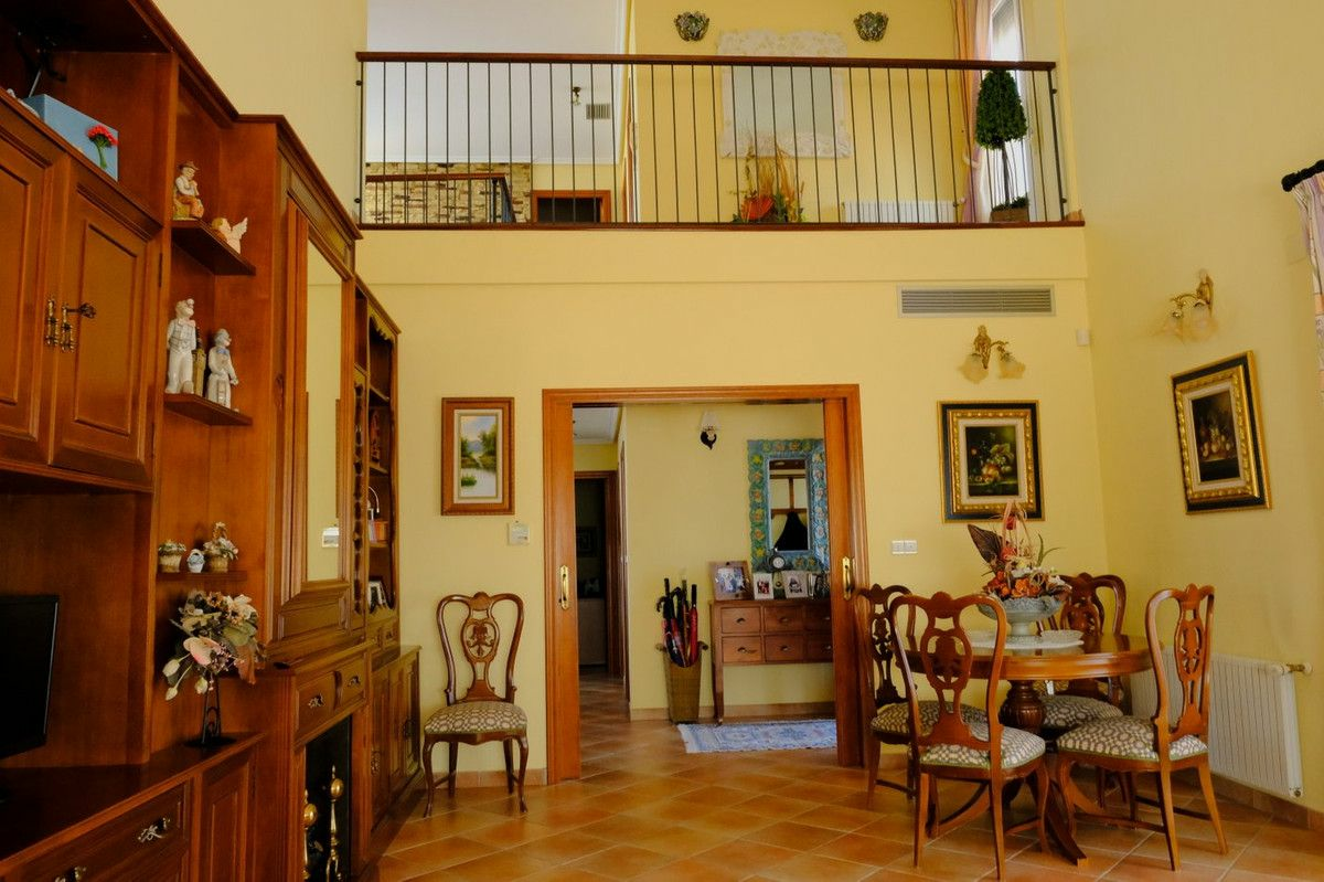5-bedroom Villa In Orihuela, Spain (495 M²)