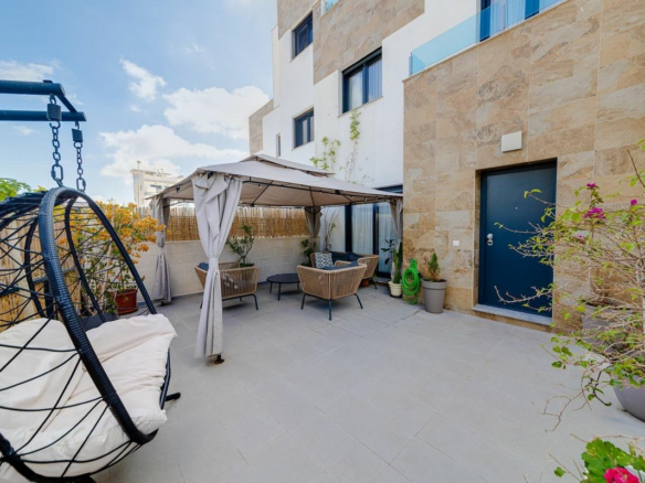 3-bedroom Villa In San Miguel De Salinas, Spain (134 M²)