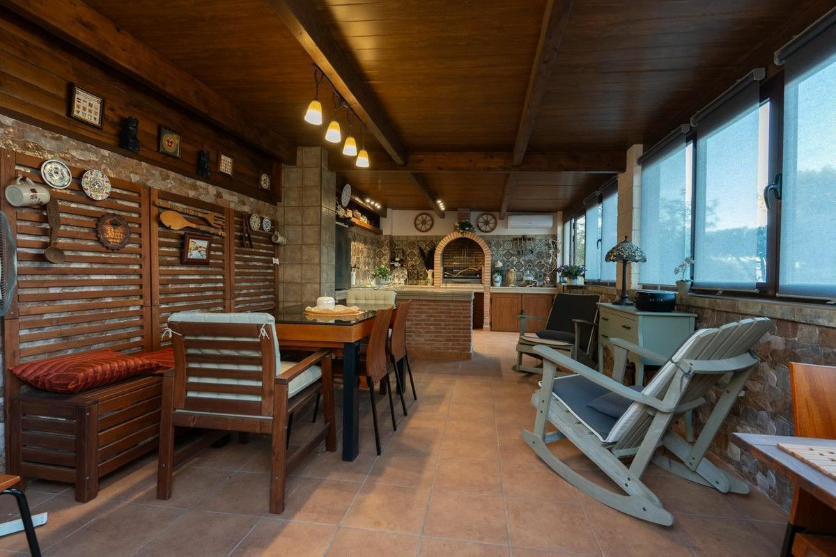 7-bedroom Villa In Orihuela Costa, Spain (284 M²)