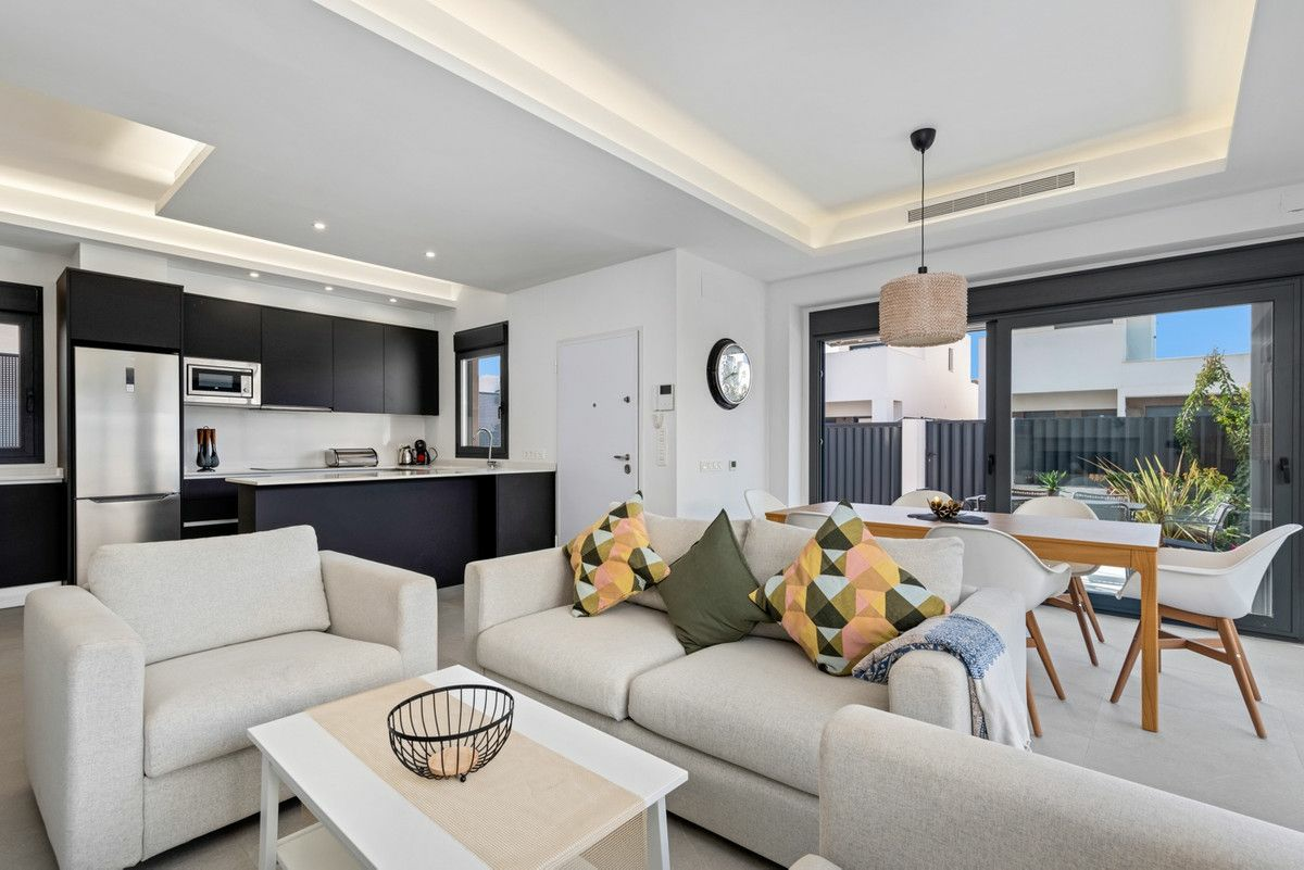 3-bedroom Villa In La Marina, Spain (226 M²)