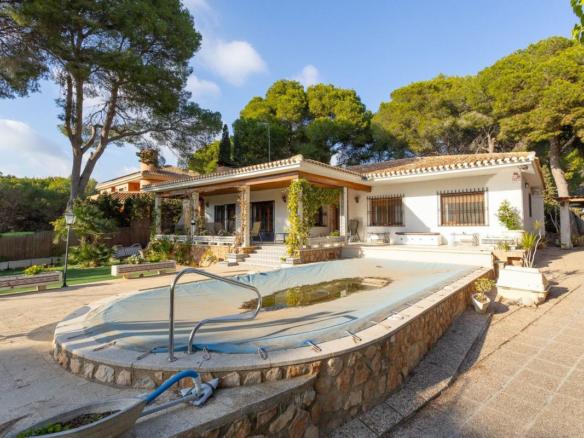 6-bedroom Villa In Orihuela Costa, Spain (204 M²)