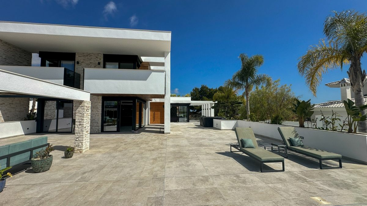 4-bedroom Villa In Orihuela Costa, Spain (527 M²)
