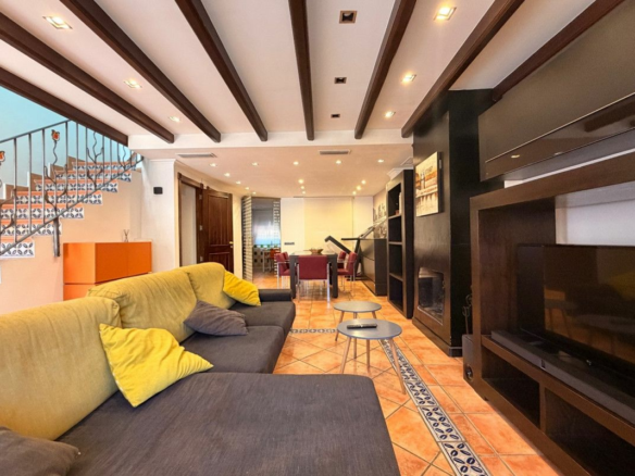 3-bedroom House In Catral, Spain (195 M²)