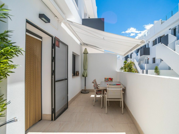 3-bedroom Apartment In Torrevieja, Spain (138 M²)