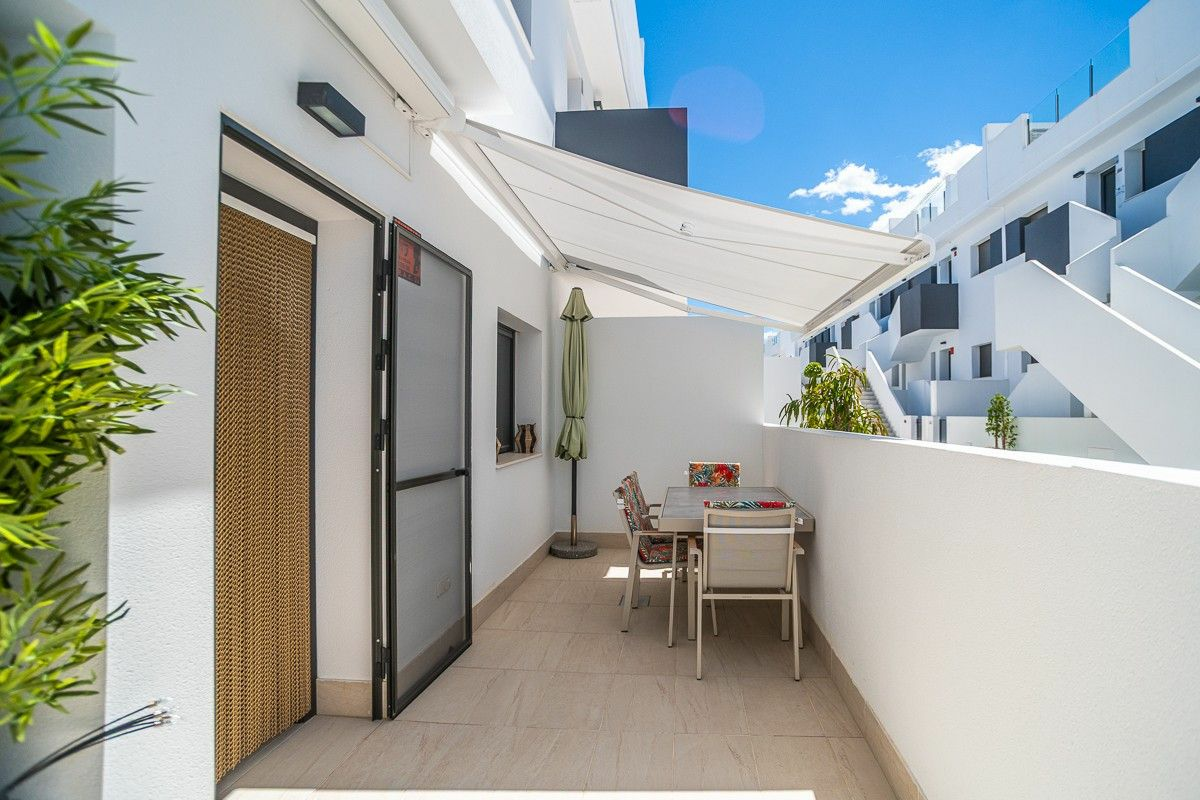3-bedroom Apartment In Torrevieja, Spain (138 M²)