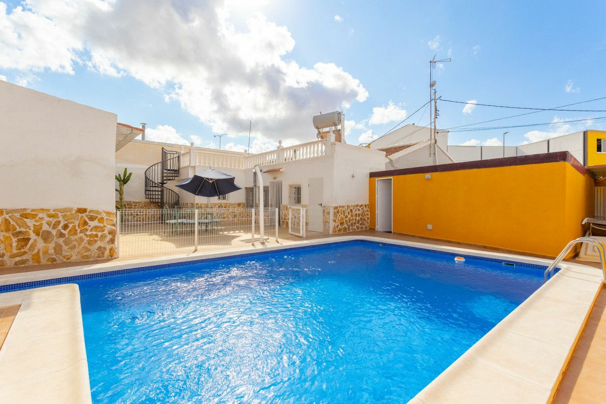 4-bedroom House In Los Montesinos, Spain (152 M²)
