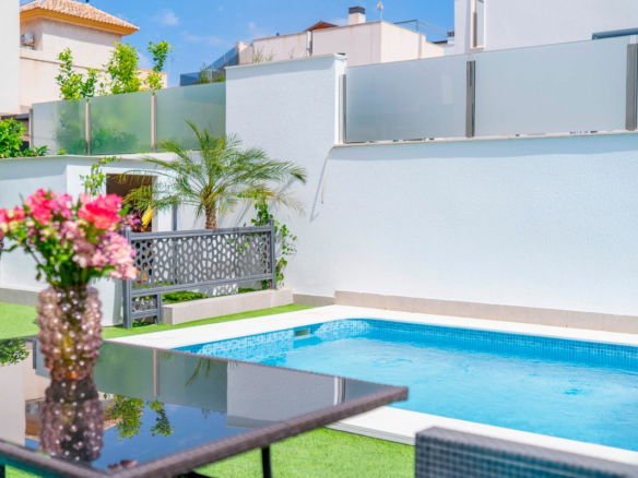 5-bedroom Villa In Torrevieja, Spain (194 M²)
