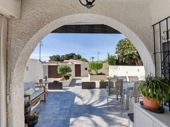 3-bedroom Villa In Torrevieja, Spain (76 M²)