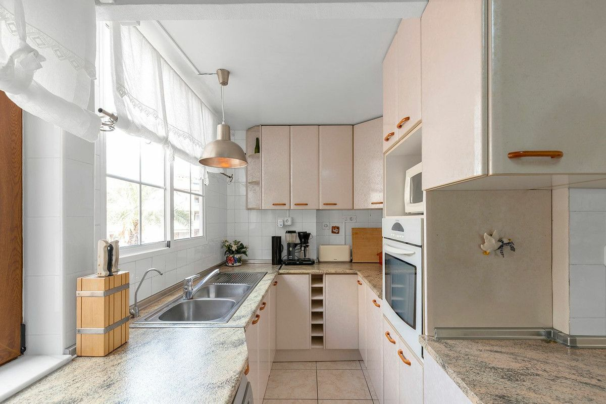 4-bedroom Apartment In Torrevieja, Spain (160 M²)