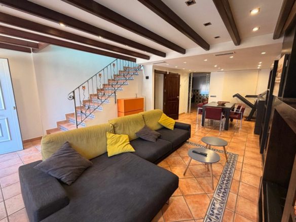 3-bedroom House In Catral, Spain (195 M²)