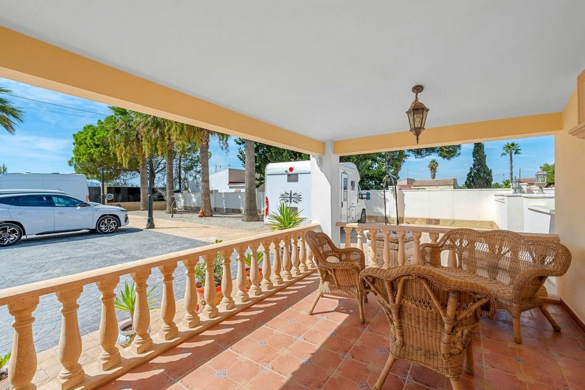 6-bedroom Country House In Almoradi, Spain (300 M²)