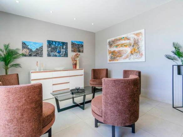 4-bedroom Villa In Benijofar, Spain (240 M²)