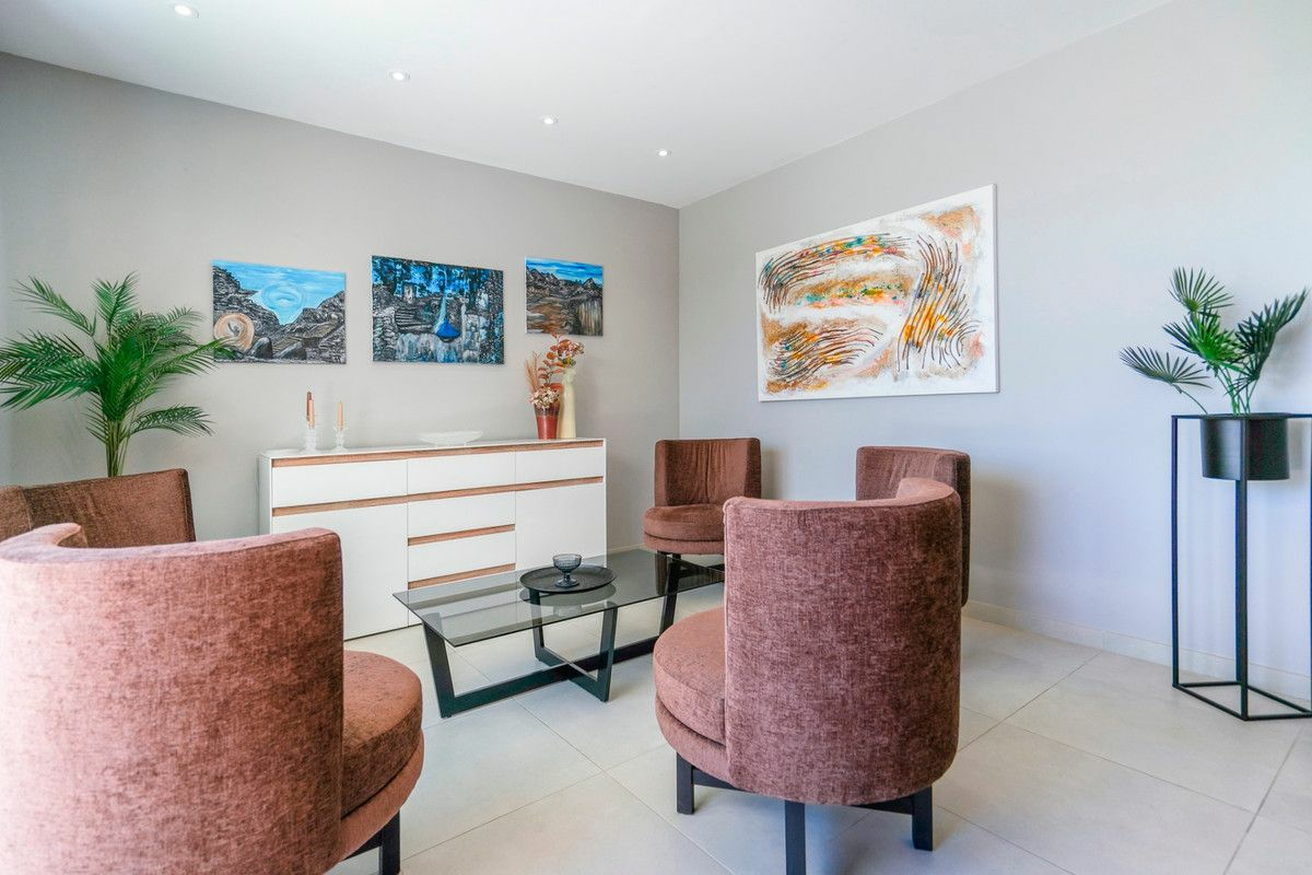4-bedroom Villa In Benijofar, Spain (240 M²)