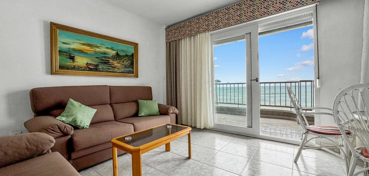 3-bedroom Apartment In Torrevieja, Spain (120 M²)