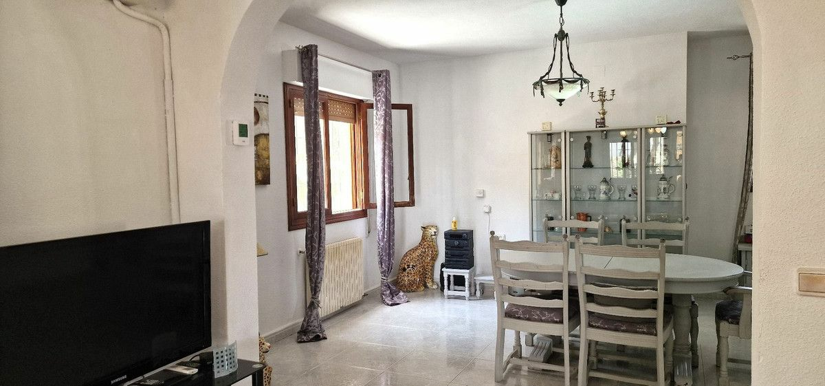 6-bedroom Villa In Orihuela, Spain (250 M²)