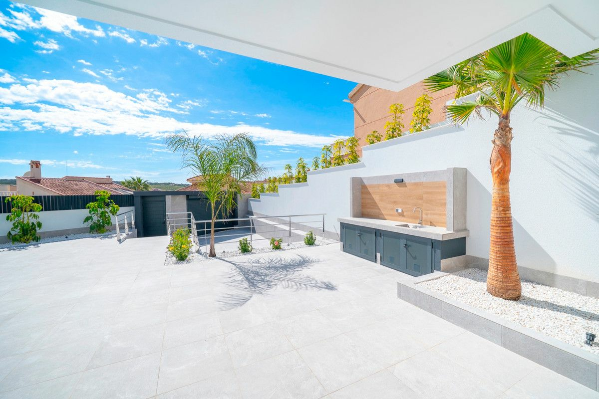 4-bedroom Villa In Rojales, Spain (203 M²)