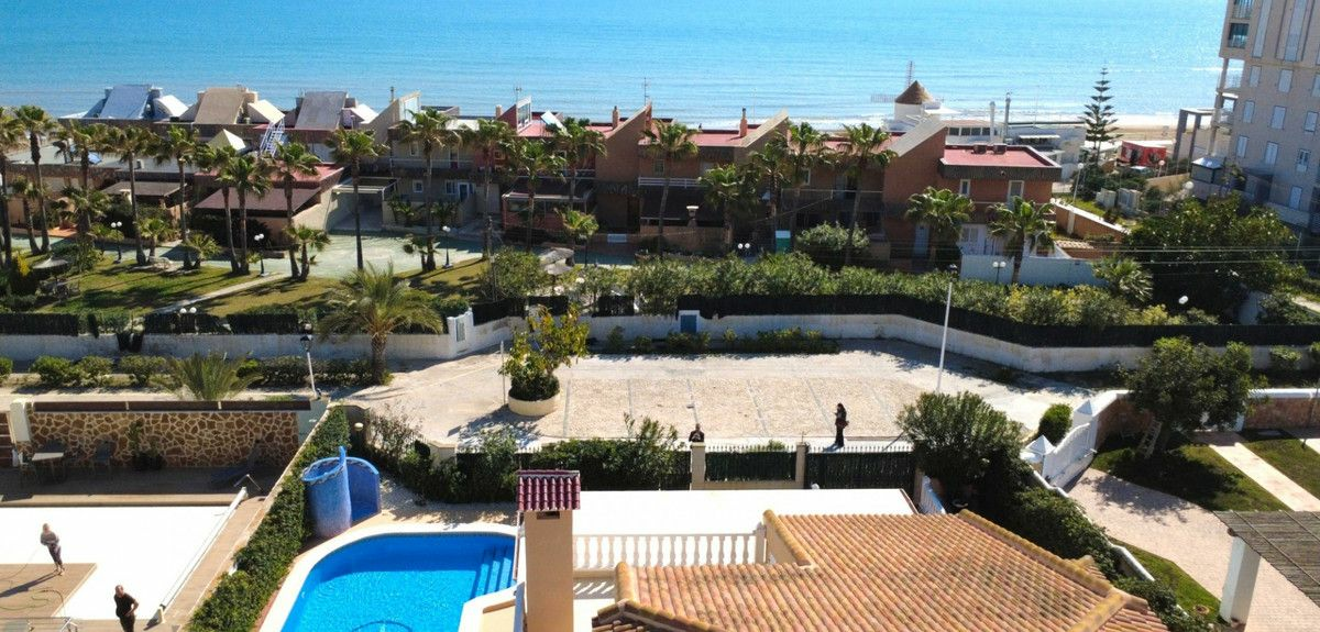 5-bedroom Villa In Torrevieja, Spain (440 M²)