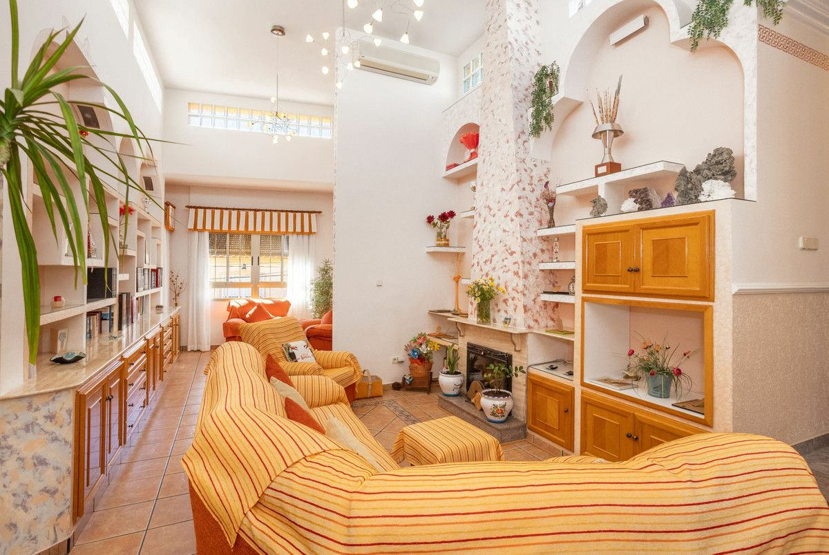 4-bedroom Villa In La Union, Spain (163 M²)