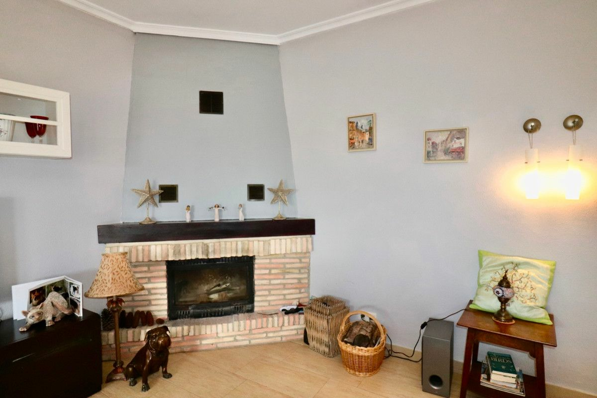 4-bedroom Villa In Albatera, Spain (198 M²)