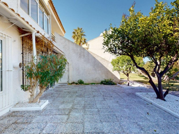 2-bedroom Apartment In Orihuela Costa, Spain (86 M²)