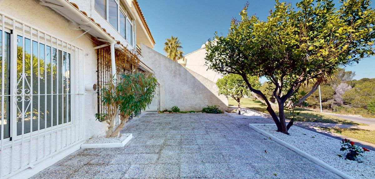 2-bedroom Apartment In Orihuela Costa, Spain (86 M²)