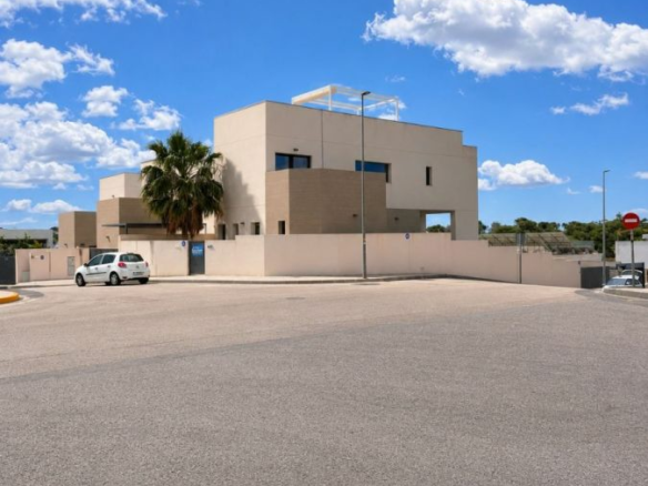 4-bedroom Villa In Benijofar, Spain (319 M²)