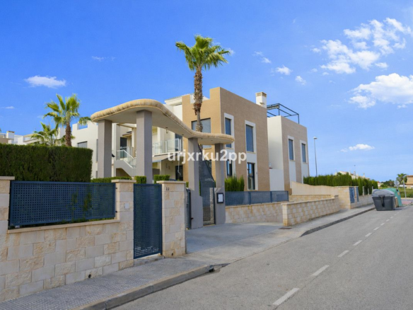 3-bedroom House In Orihuela Costa, Spain (100 M²)