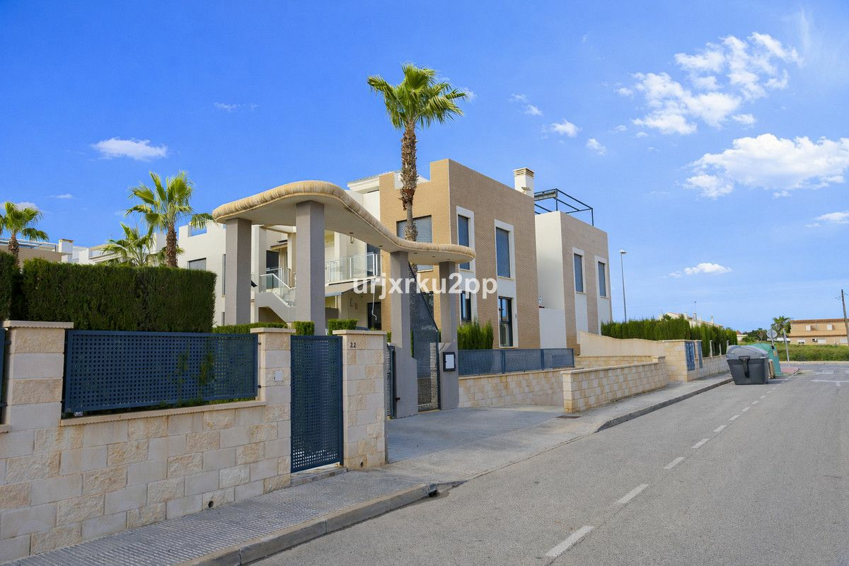 3-bedroom House In Orihuela Costa, Spain (100 M²)
