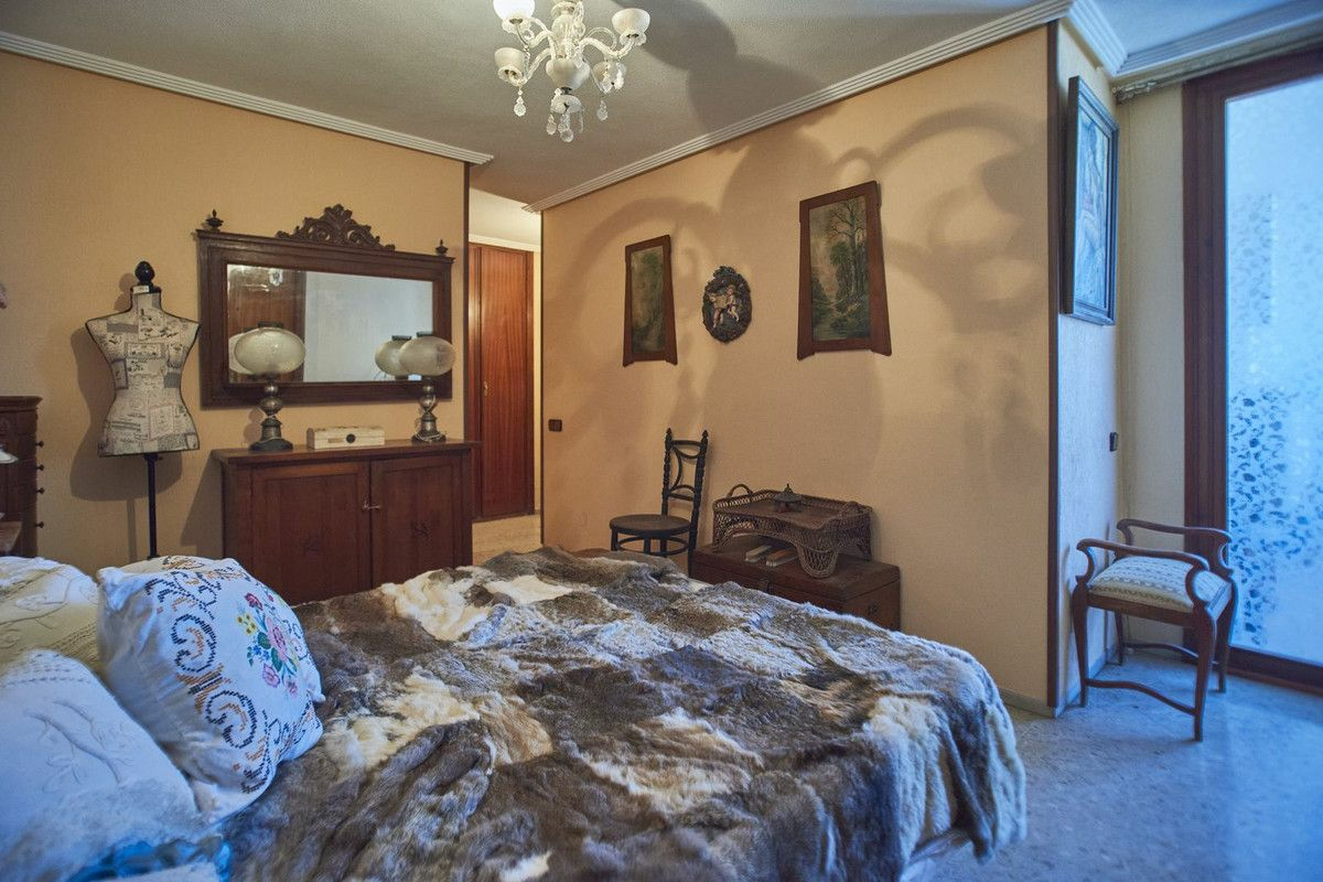 4-bedroom Apartment In Alicante, Spain (170 M²)
