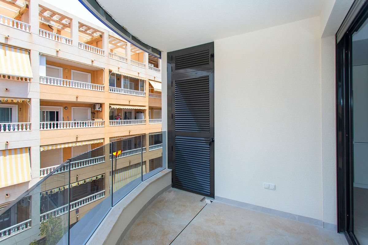 2-bedroom Apartment In Torrevieja, Spain (88 M²)