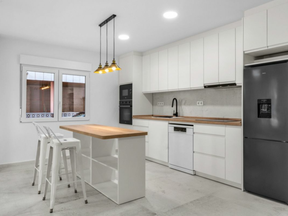 3-bedroom Apartment In Torrevieja, Spain (171 M²)