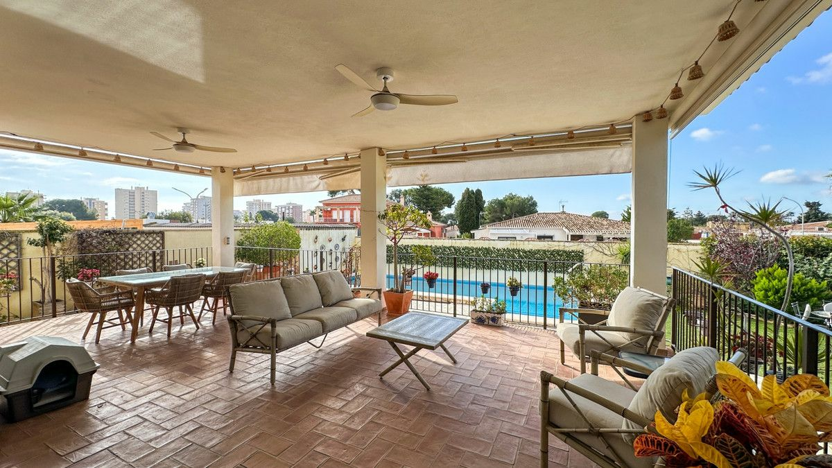 7-bedroom Villa In Orihuela Costa, Spain (450 M²)