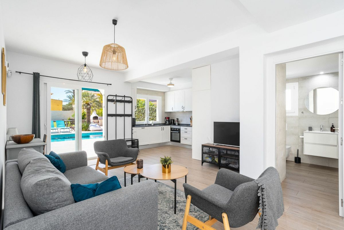 3-bedroom Villa In Orihuela Costa, Spain (94 M²)