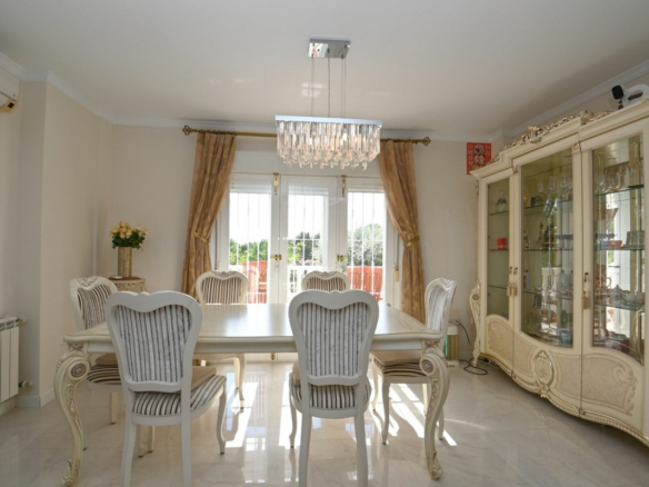 4-bedroom Villa In Torrevieja, Spain (234 M²)