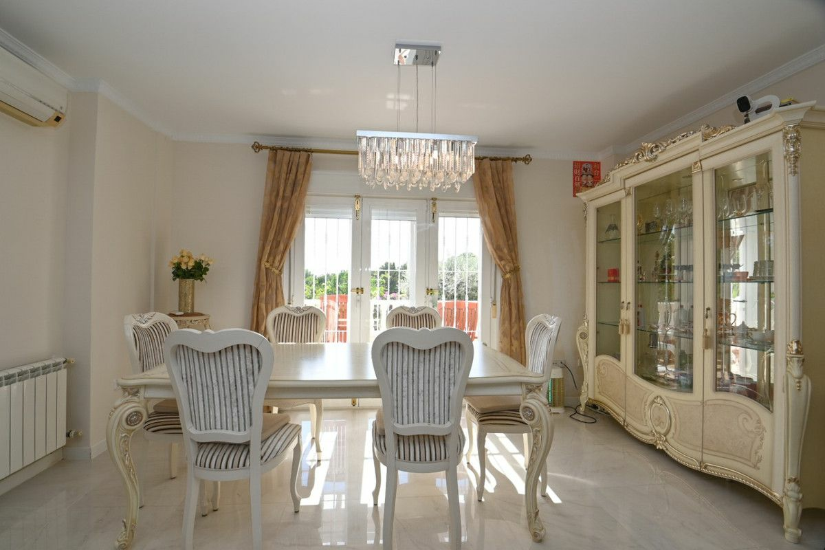 4-bedroom Villa In Torrevieja, Spain (234 M²)