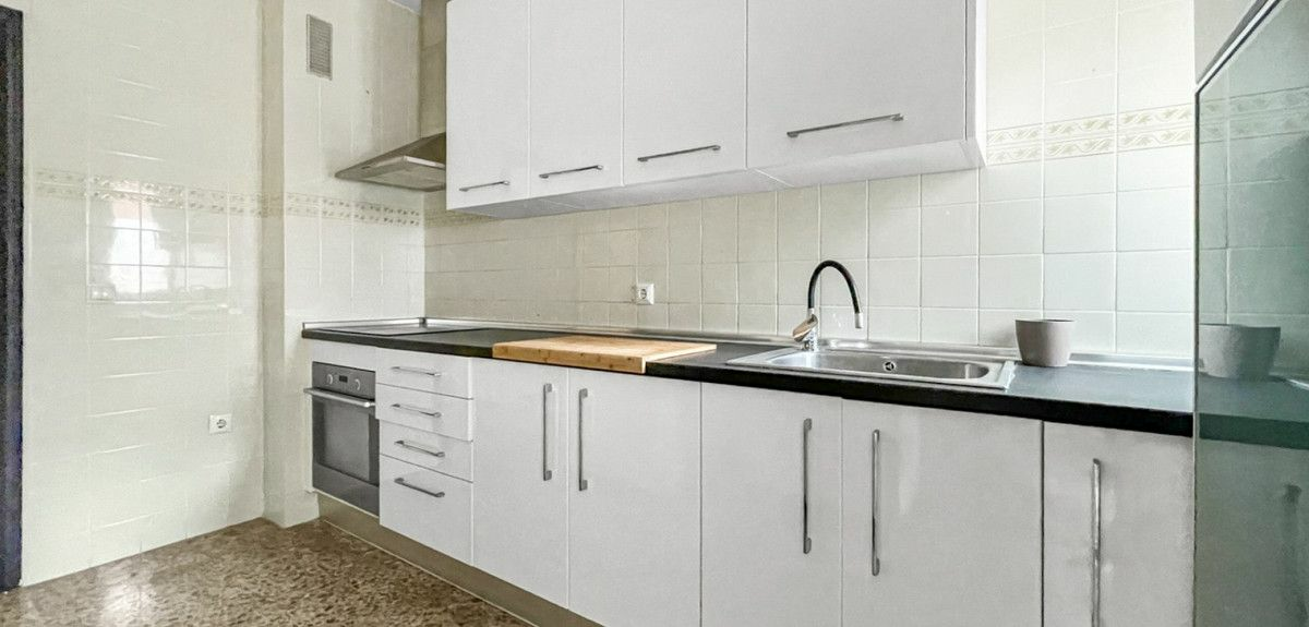 4-bedroom Apartment In Guardamar Del Segura, Spain (137 M²)