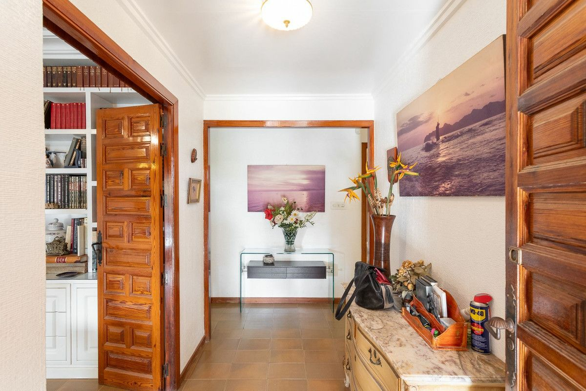 6-bedroom Villa In Orihuela Costa, Spain (204 M²)