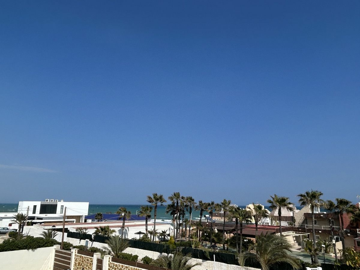 6-bedroom Villa In Torrevieja, Spain (440 M²)