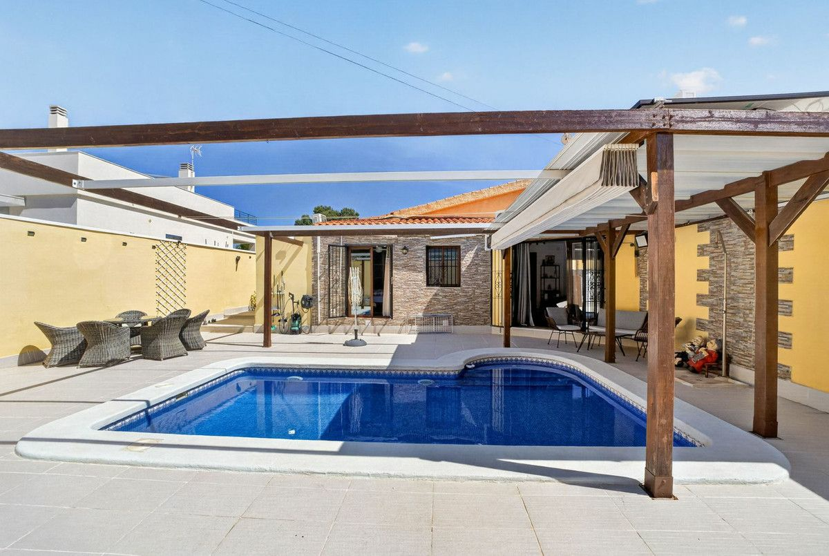 3-bedroom Villa In Torrevieja, Spain (130 M²)
