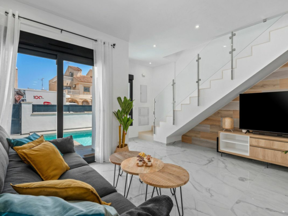 3-bedroom Villa In Torrevieja, Spain (105 M²)