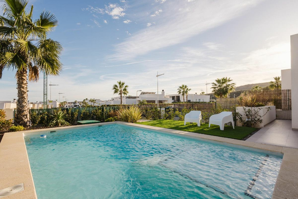 4-bedroom Villa In Algorfa, Spain (362 M²)
