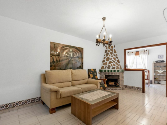 3-bedroom Villa In Torrevieja, Spain (77 M²)