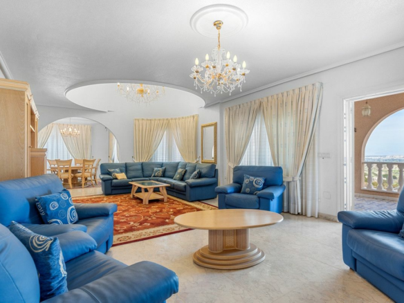 7-bedroom Villa In Rojales, Spain (179 M²)