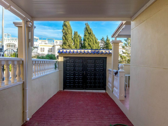 3-bedroom Villa In Torrevieja, Spain (105 M²)