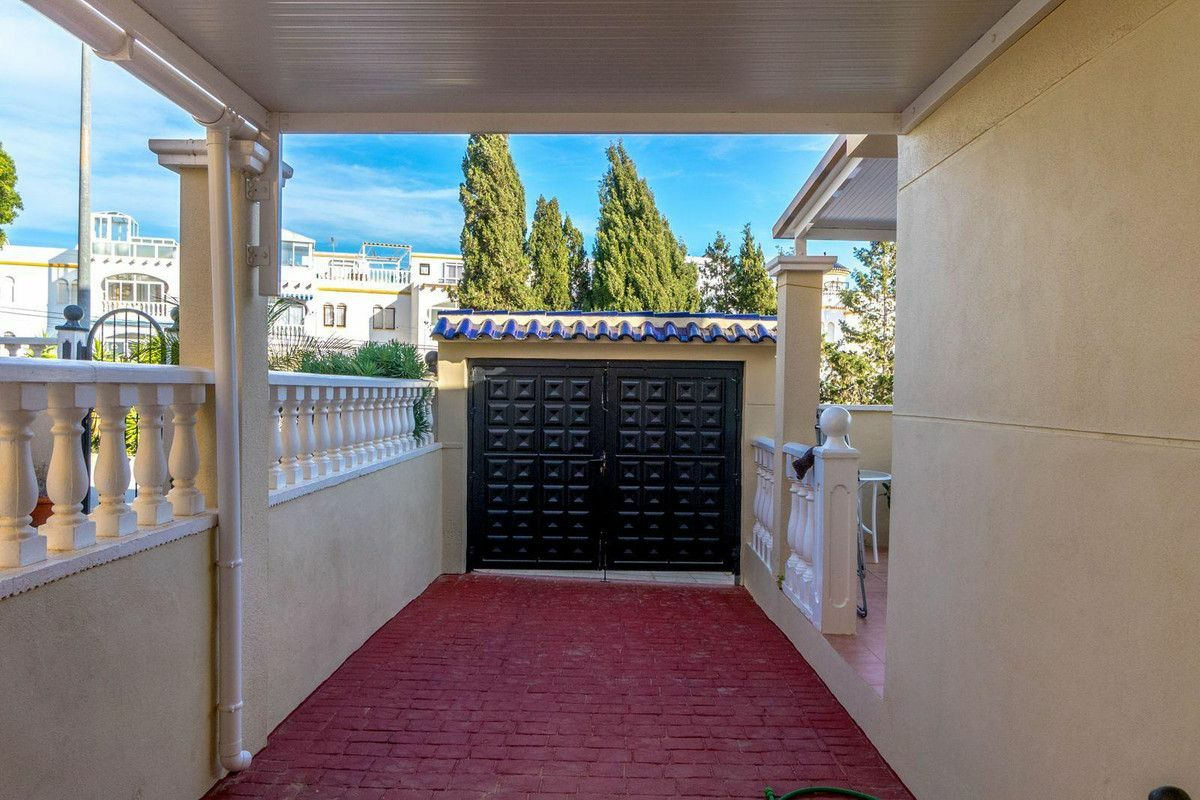 3-bedroom Villa In Torrevieja, Spain (105 M²)