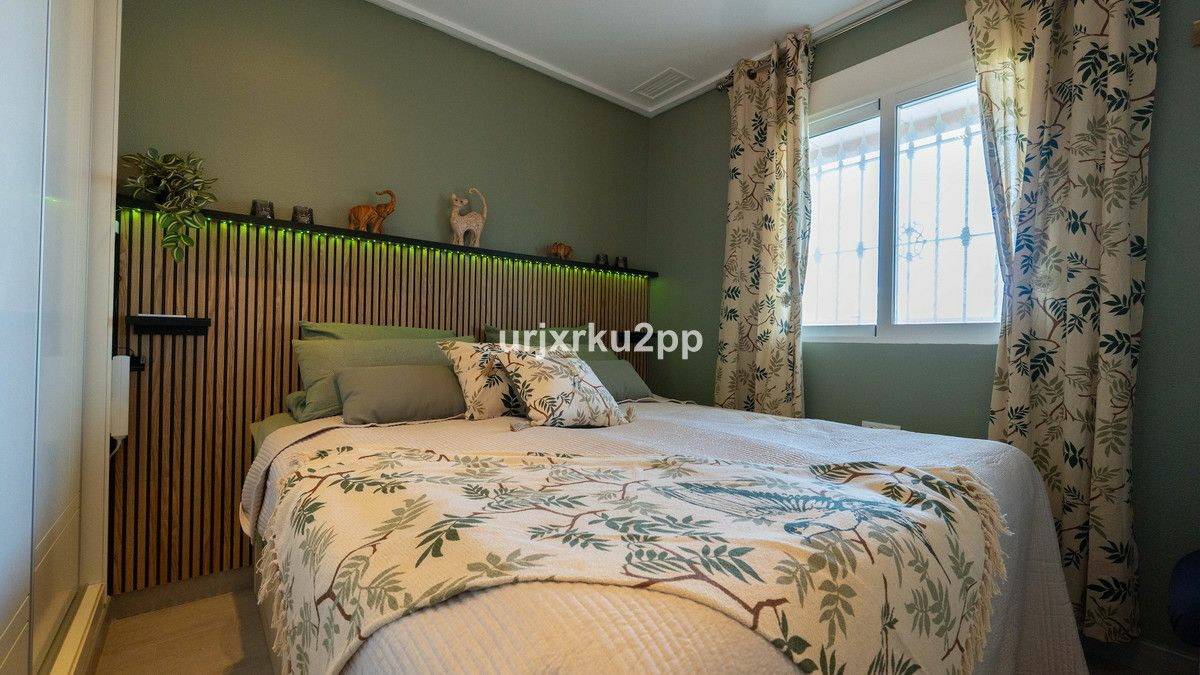 3-bedroom Apartment In Orihuela Costa, Spain (105 M²)