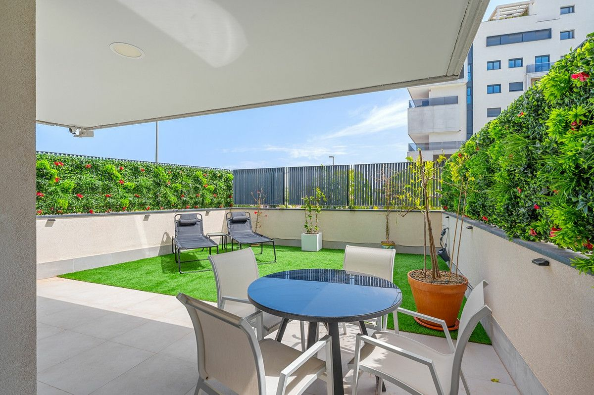 3-bedroom Apartment In Orihuela Costa, Spain (85 M²)
