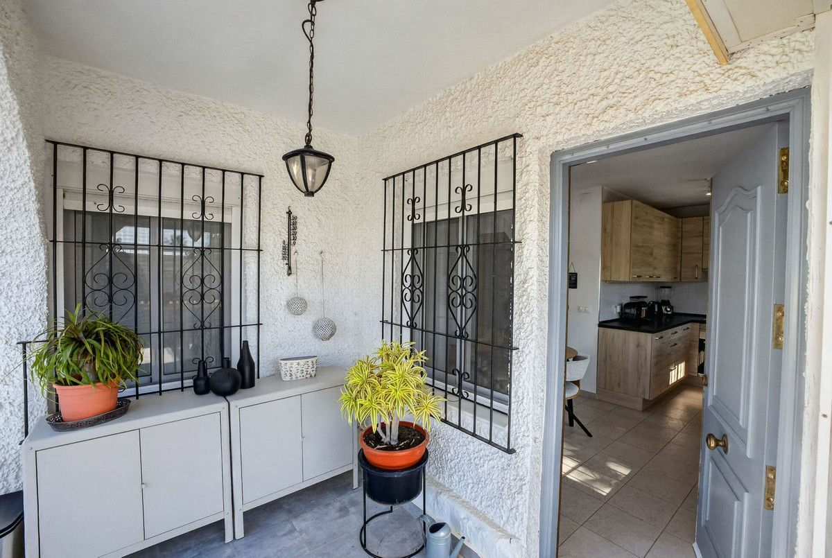 3-bedroom Villa In Torrevieja, Spain (76 M²)
