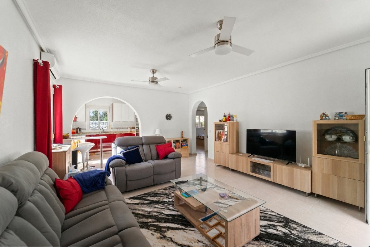 2-bedroom Villa In Benijofar, Spain (108 M²)